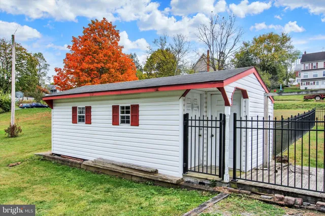 a view of a house with a big yard