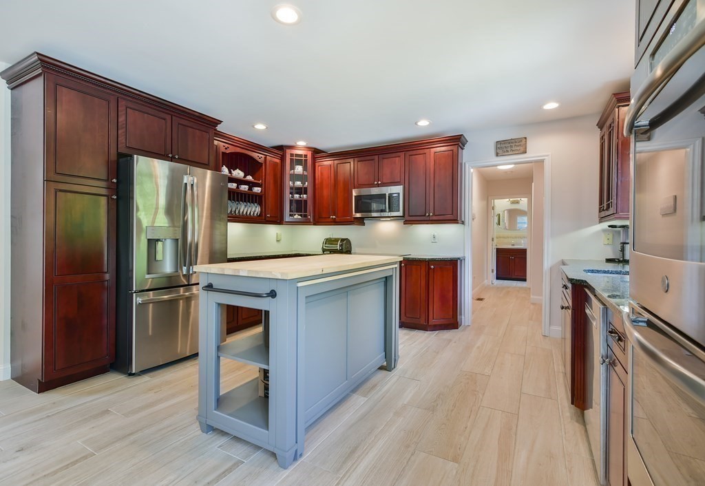 10 Old Farm Road Woburn, MA 01801 - Photo 17 of 32