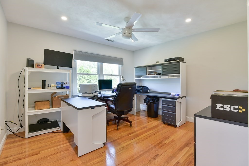 10 Old Farm Road Woburn, MA 01801 - Photo 23 of 32