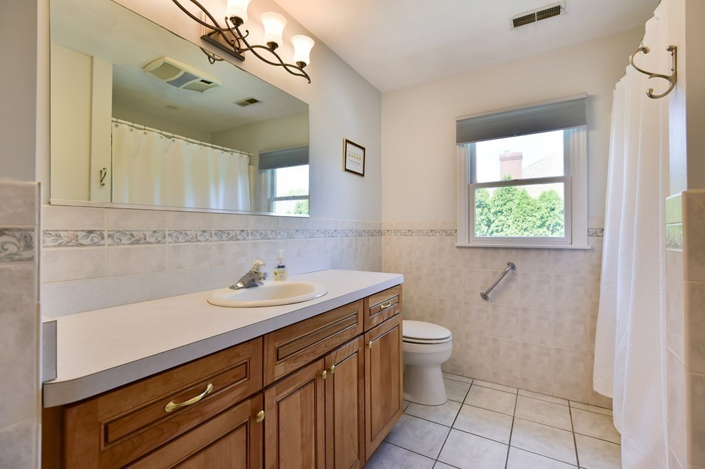 10 Old Farm Road Woburn, MA 01801 - Photo 24 of 32