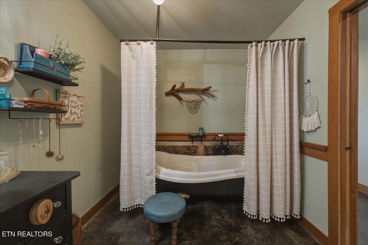 111 Eagle Ridge Road Kingston, TN 37763 - Photo 25 of 52 25-Full Bath
