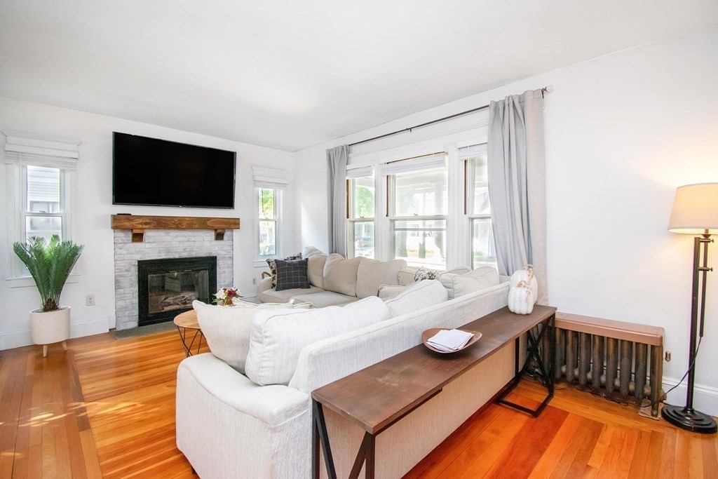 27 Castle Street Springfield, MA 01118 - Photo 11 of 40 Gallery Image 11