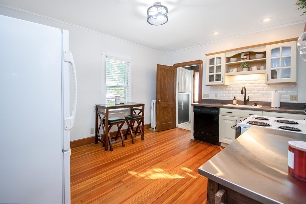 27 Castle Street Springfield, MA 01118 - Photo 18 of 40 Gallery Image 18