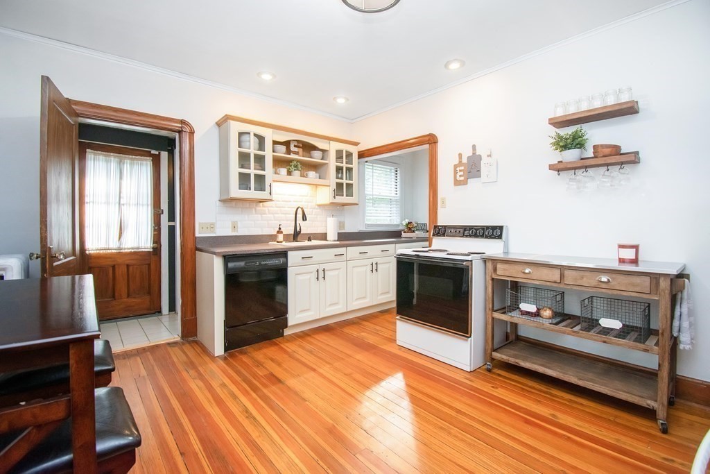 27 Castle Street Springfield, MA 01118 - Photo 19 of 40 Gallery Image 19