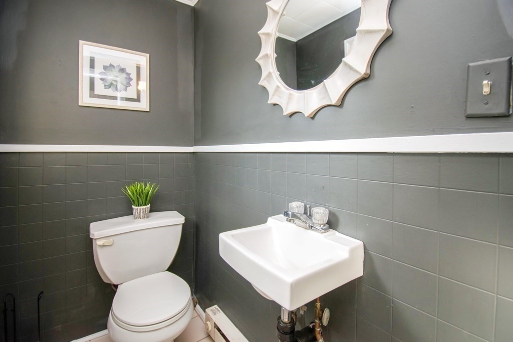 27 Castle Street Springfield, MA 01118 - Photo 20 of 40 Gallery Image 20