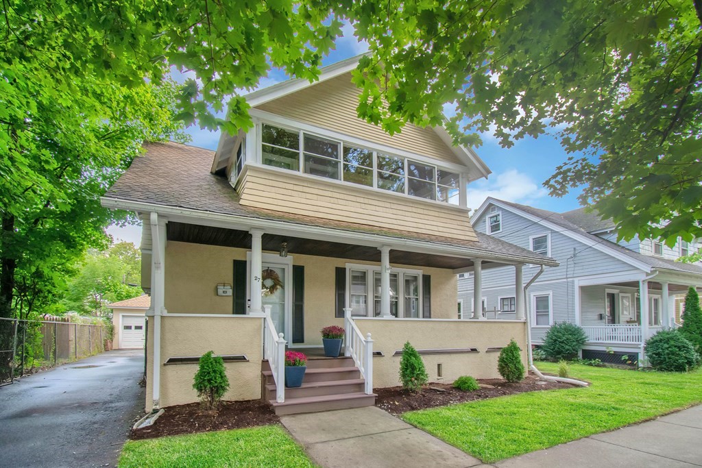 27 Castle Street Springfield, MA 01118 - Photo 2 of 40 Gallery Image 2