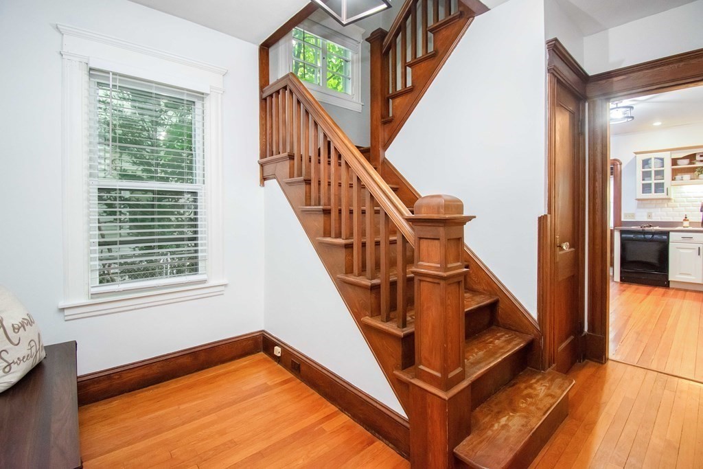 27 Castle Street Springfield, MA 01118 - Photo 6 of 40 Gallery Image 6