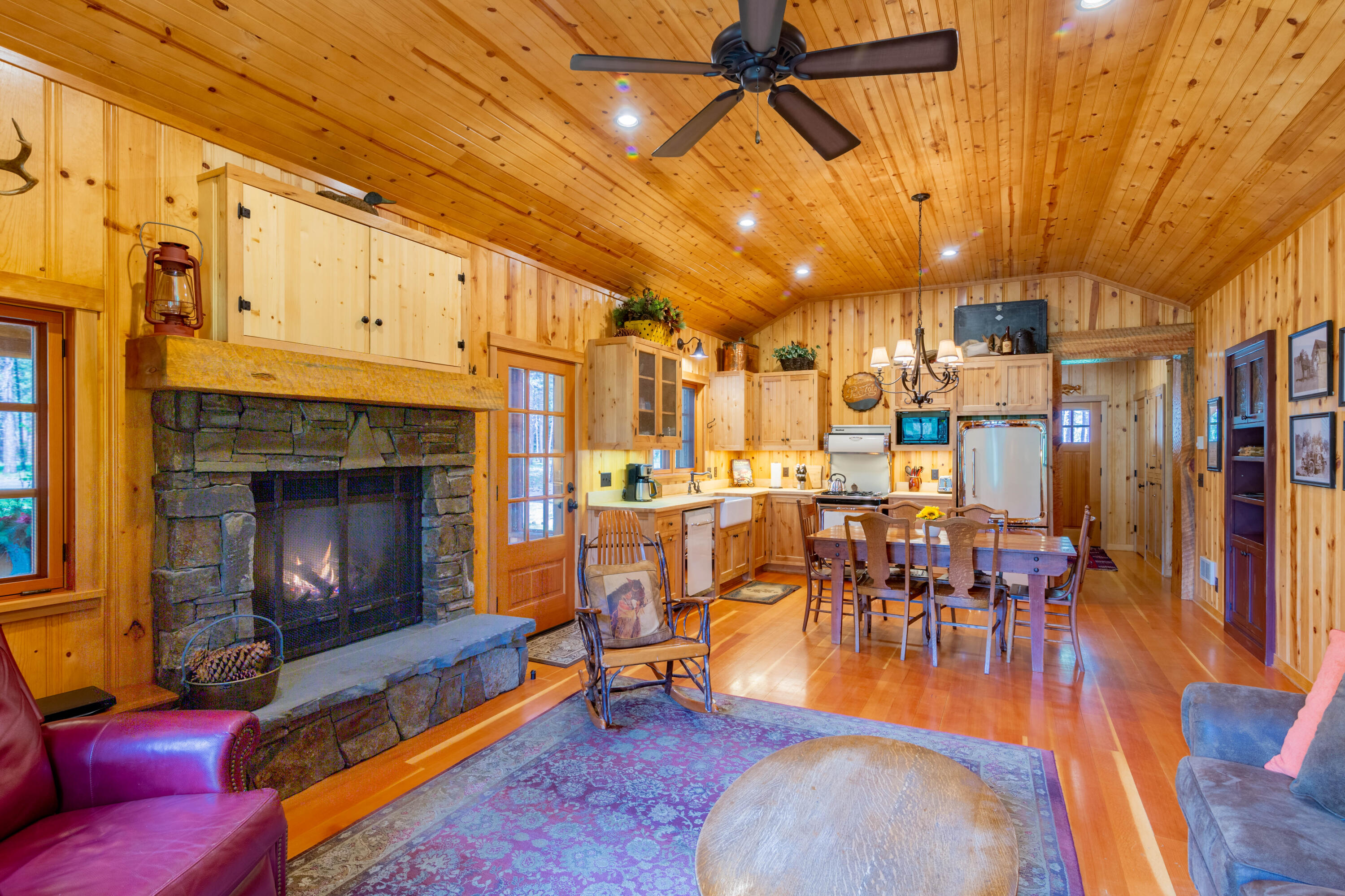 13375 Southwest Forest Service Road, Unit 26 U2 Camp Sherman, OR 97730 - Photo 7 of 25 metolius-river-luxury-cabin-26-livingroo