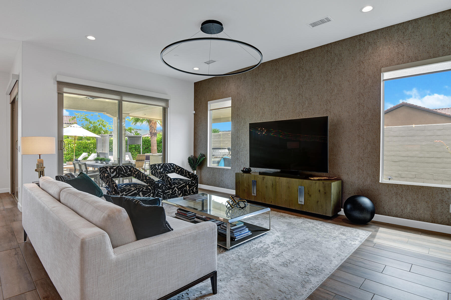 33 Magnum Rancho Mirage, CA 92270 - Photo 11 of 47 LIVING SPACE.jpg mls