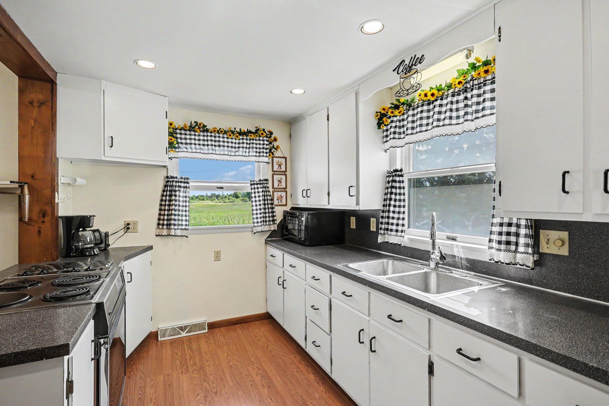 2605 25th Street Bay City, MI 48708 - Photo 7 of 28