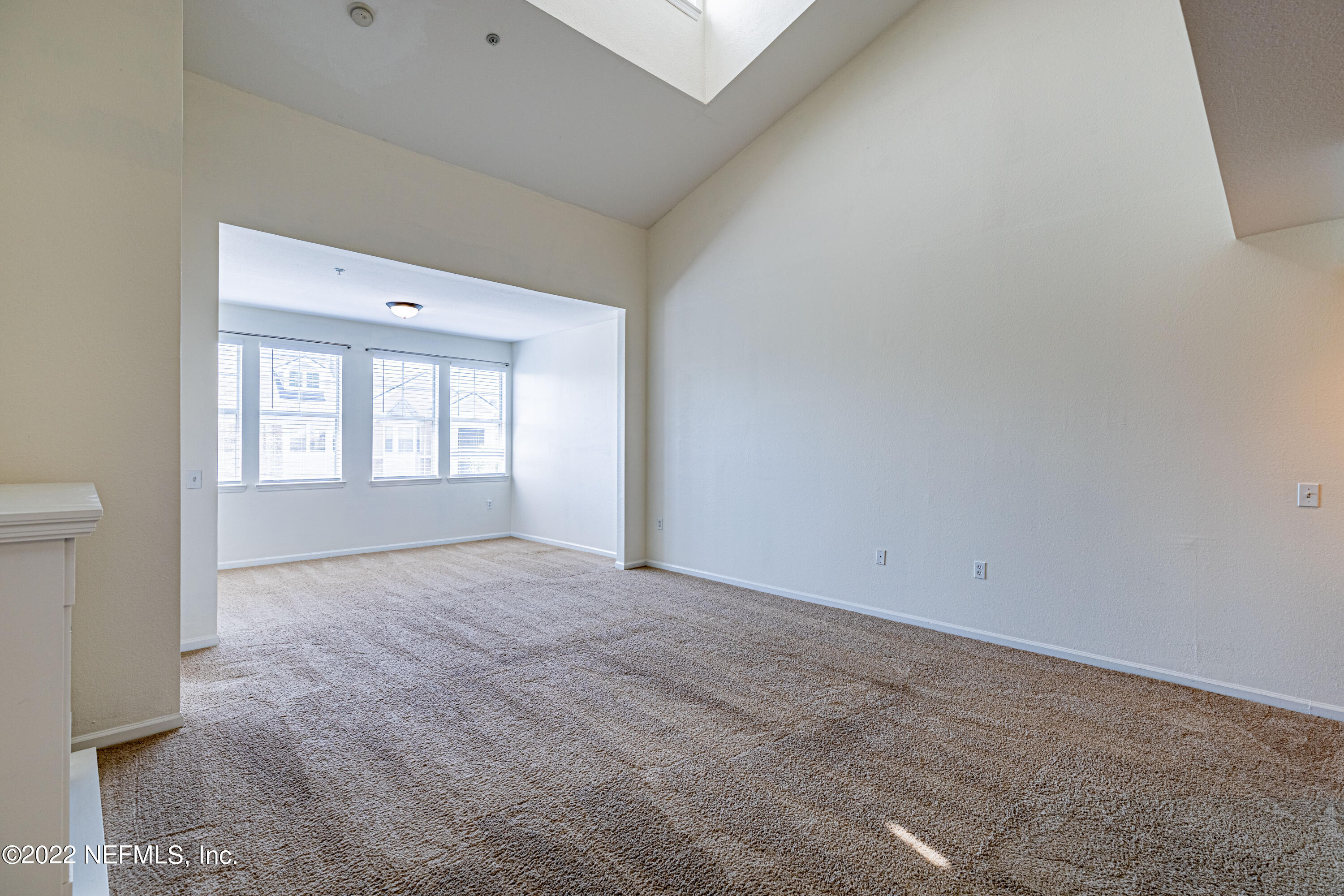 8550 Touchton Road, Unit 1535 Jacksonville, FL 32216 - Photo 6 of 46 Living Room
