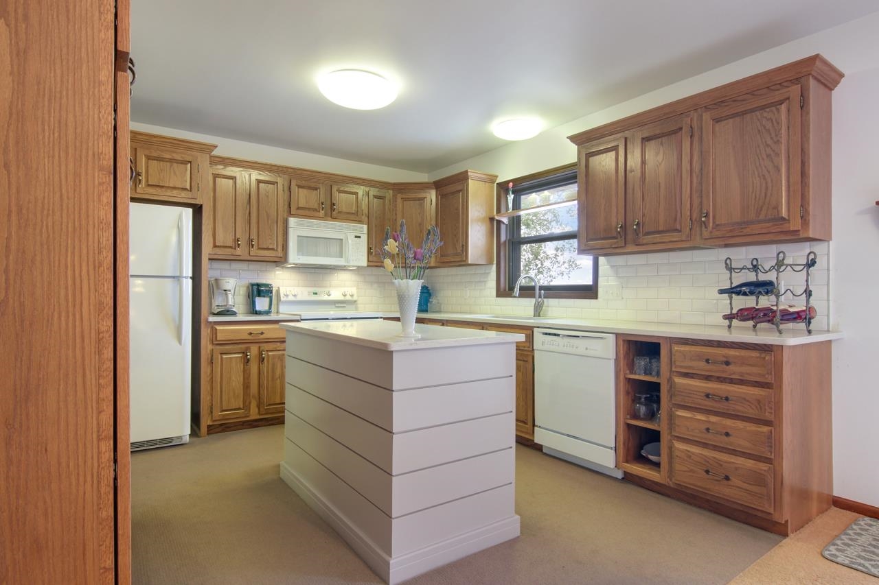 14200 Bluff Road Traverse City, MI 49686 - Photo 13 of 25 1900303-12.JPG