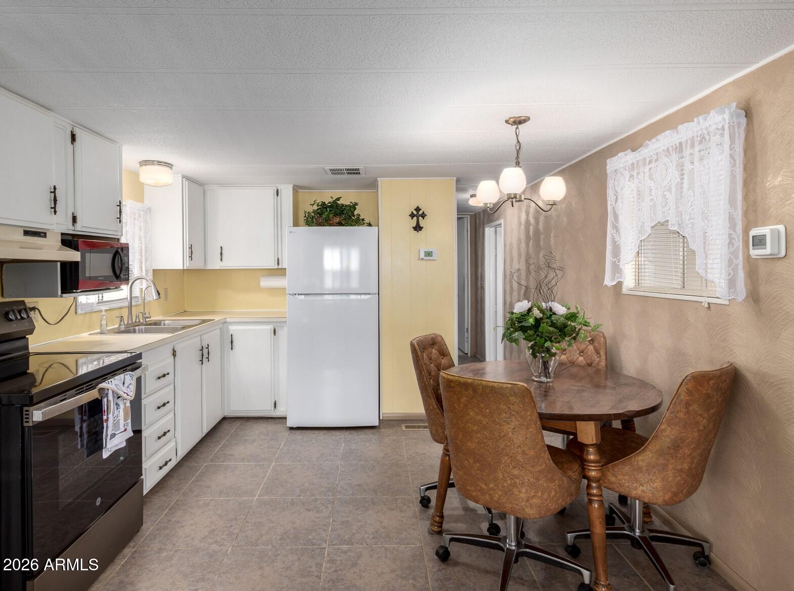 44 South Hawes Road, Unit B26 Mesa, AZ 85208 - Photo 3 of 32 12 - Hawes