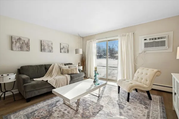 $164,500 | 501 Carlysle Drive, Unit 7, Clarendon Hills, IL 60514