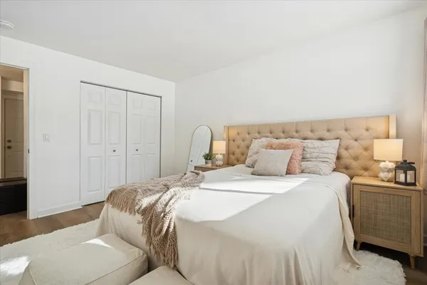 $164,500 | 501 Carlysle Drive, Unit 7, Clarendon Hills, IL 60514