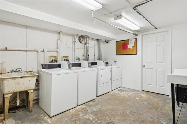 $168,000 | 501 Carlysle Drive, Unit 7, Clarendon Hills, IL 60514