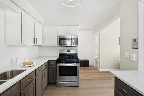 $164,500 | 501 Carlysle Drive, Unit 7, Clarendon Hills, IL 60514