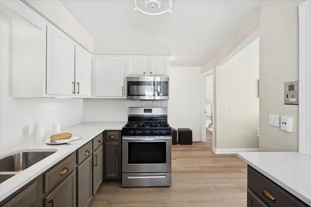 $168,000 | 501 Carlysle Drive, Unit 7, Clarendon Hills, IL 60514