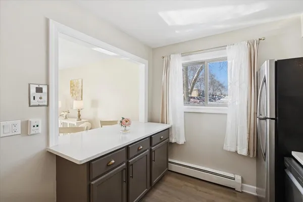 $164,500 | 501 Carlysle Drive, Unit 7, Clarendon Hills, IL 60514