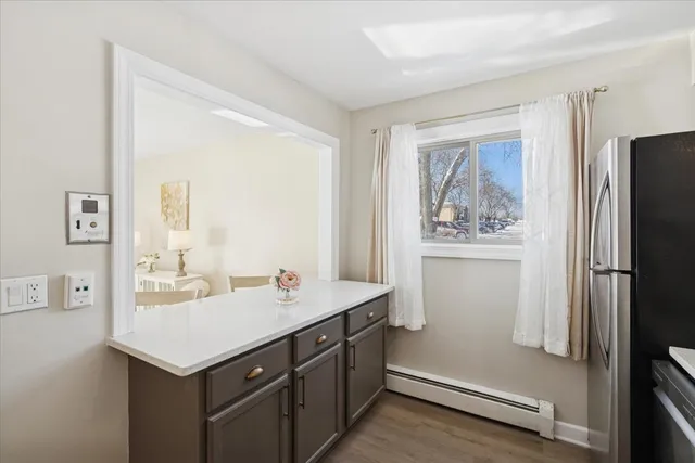 $168,000 | 501 Carlysle Drive, Unit 7, Clarendon Hills, IL 60514