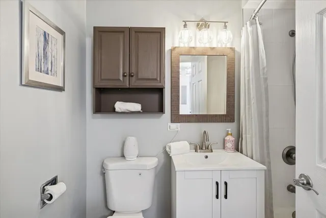 $168,000 | 501 Carlysle Drive, Unit 7, Clarendon Hills, IL 60514