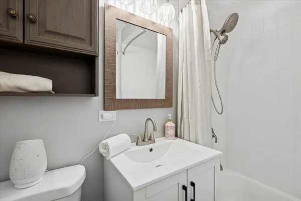 $164,500 | 501 Carlysle Drive, Unit 7, Clarendon Hills, IL 60514