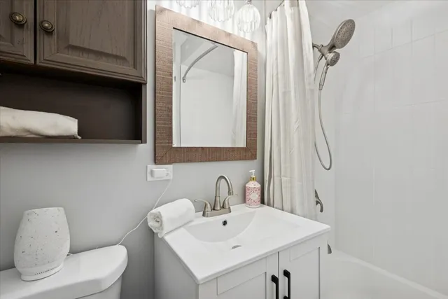 $168,000 | 501 Carlysle Drive, Unit 7, Clarendon Hills, IL 60514