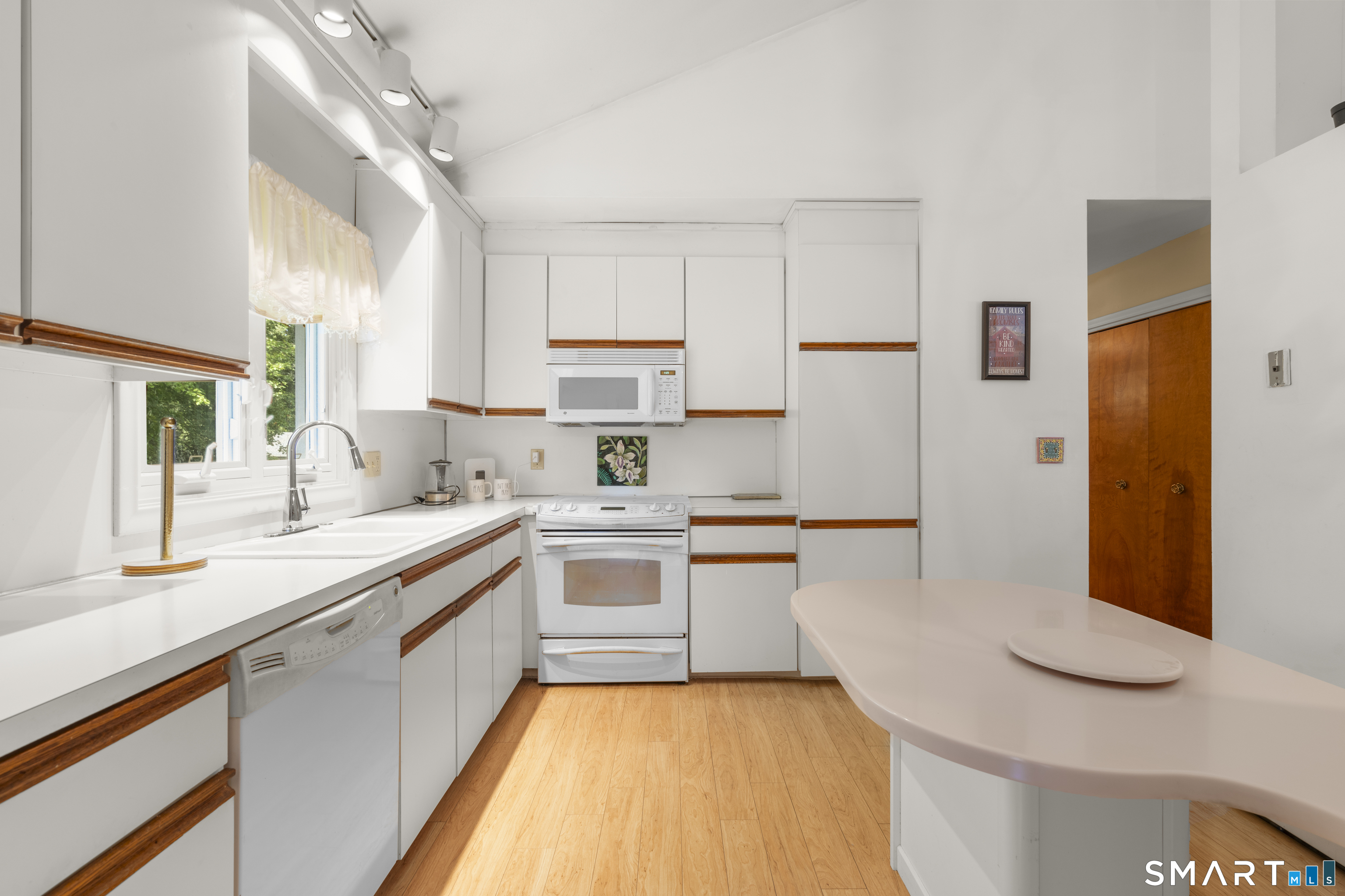 67 Crest Street Waterbury, CT 06708 - Photo 13 of 33 Gallery Image 13