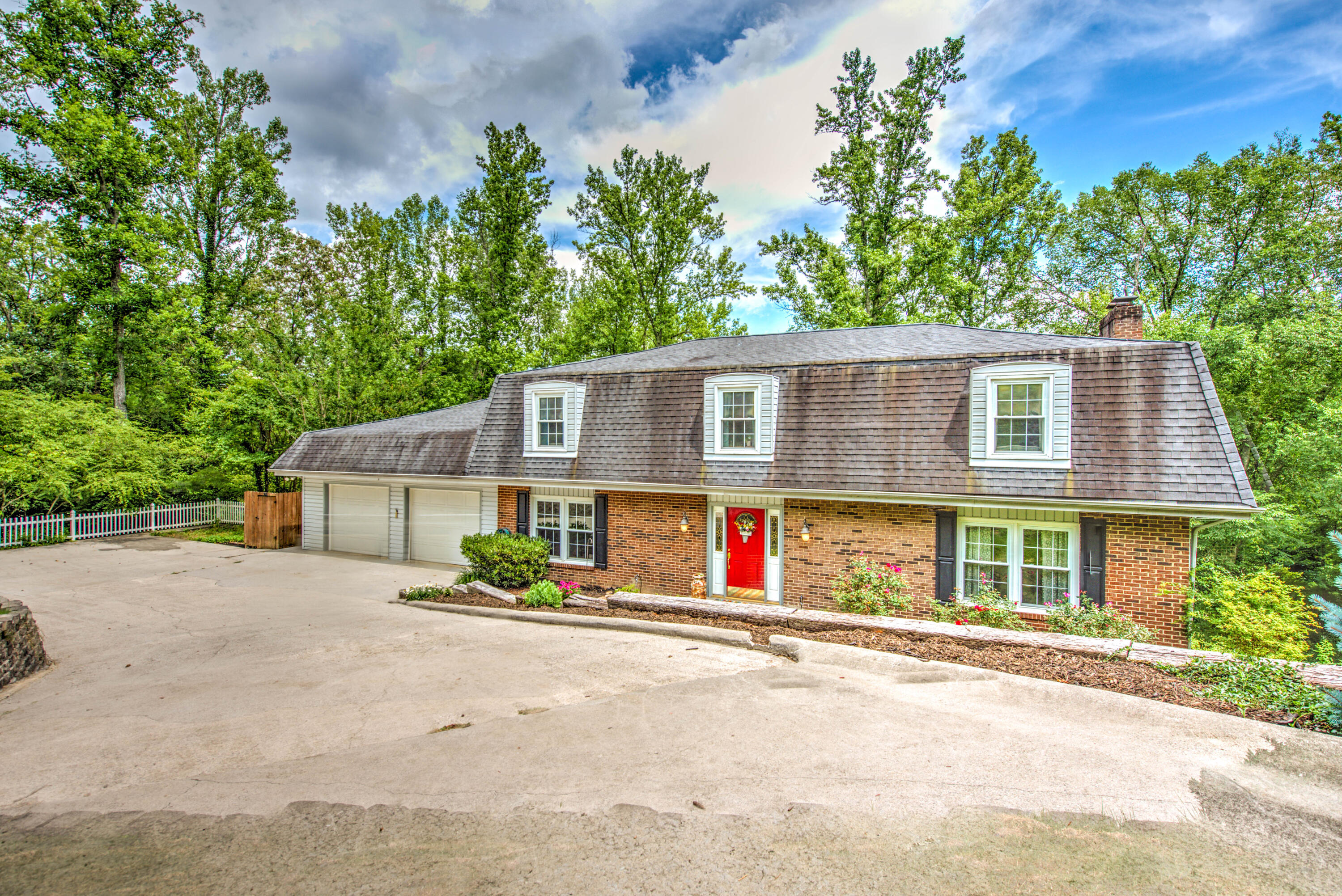 115 Greystone Drive Oak Ridge, TN 37830 - Photo 2 of 40 Lots of Parking
