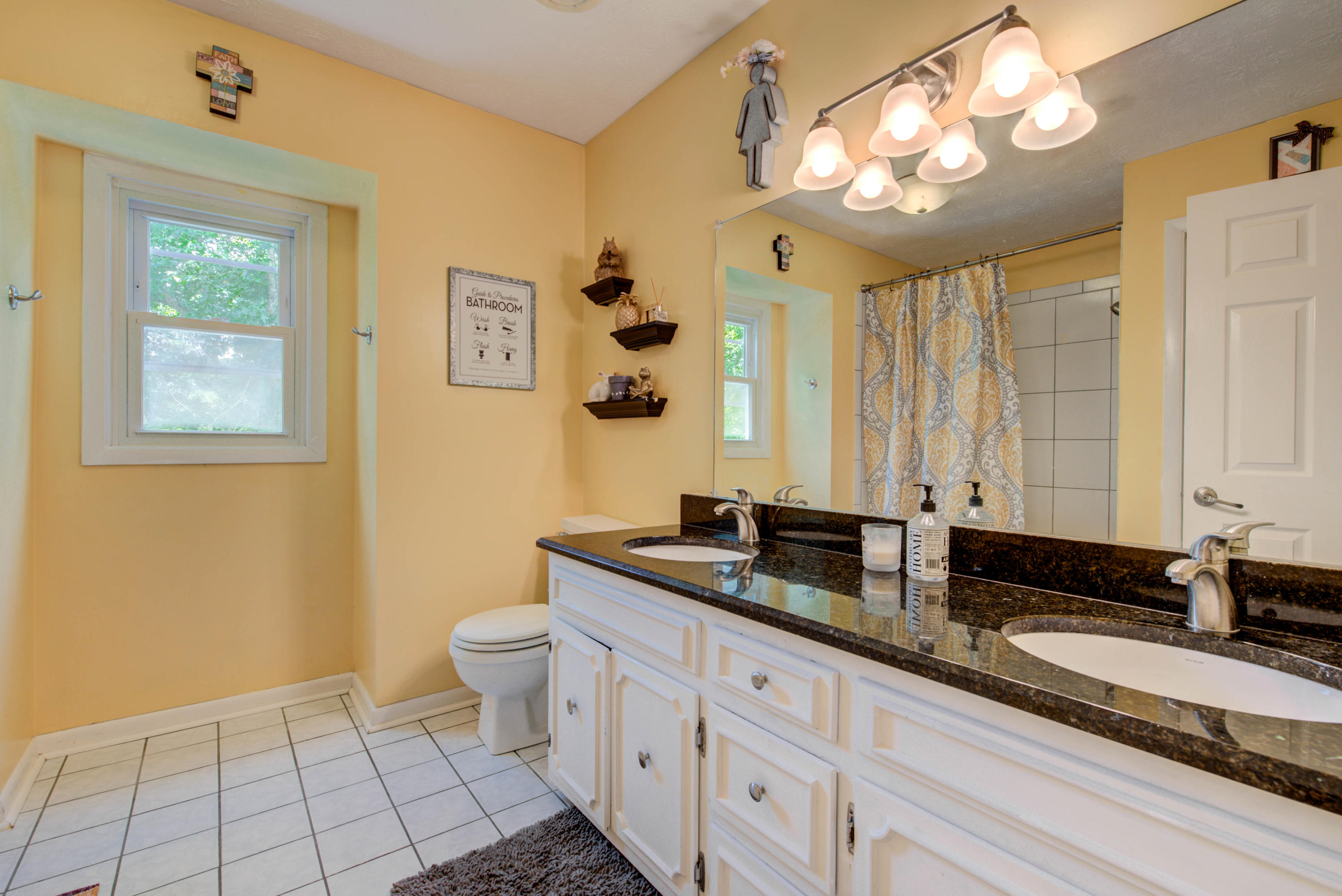 115 Greystone Drive Oak Ridge, TN 37830 - Photo 21 of 40 Main Bathroom