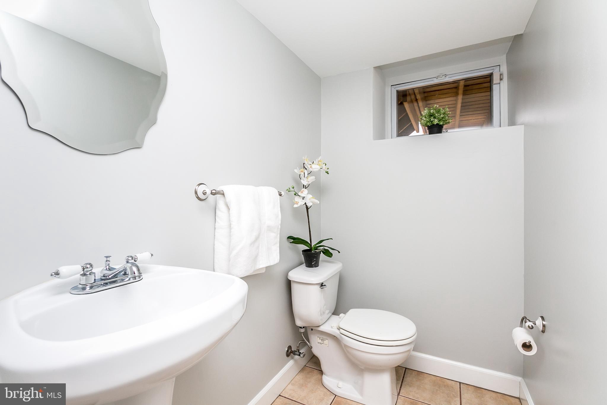 1000 Andover Road Baltimore, MD 21218 - Photo 24 of 31 Lower level powder room