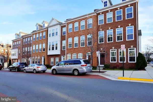 $4,100 | 9612 Stockwell Lane, Fairfax, VA 22031
