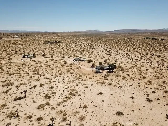 a view of a snow in the yard