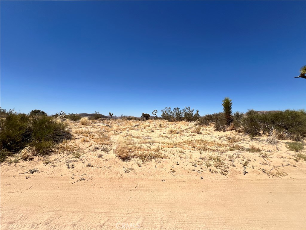 0 Easton Road Landers, CA 92285 - Photo 7 of 13 a view of a ocean with a mountain