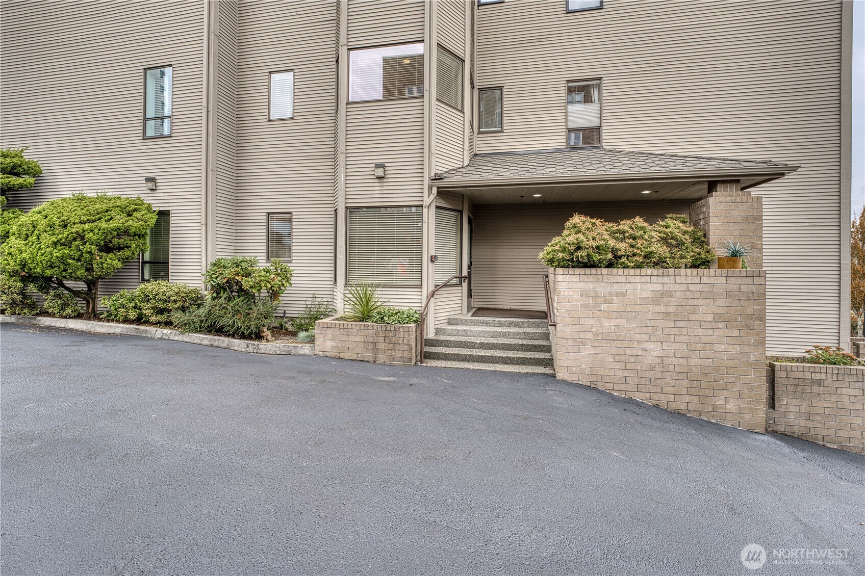 507 North 3rd Street, Unit 101 Tacoma, WA 98403 - Photo 3 of 33 a front view of a house with a garden