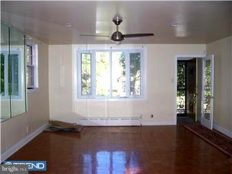 931 Slocum Street Philadelphia, PA 19150 - Photo 2 of 4 Living Room