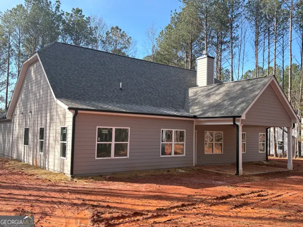 a view of a house with a backyard