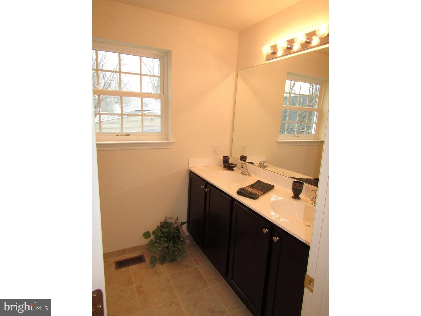 125 Manor Road Hatboro, PA 19040 - Photo 8 of 19 Gallery Image 8