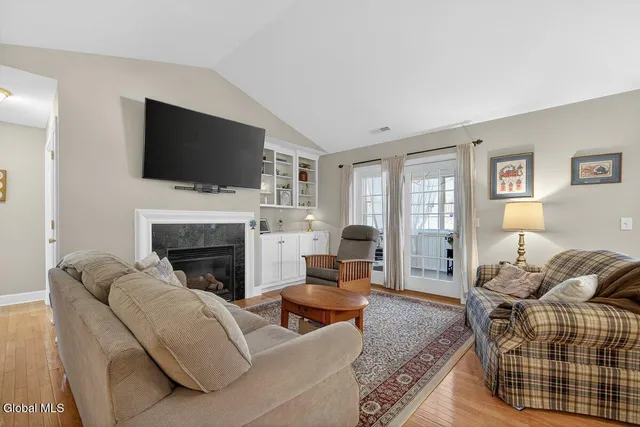 $389,900 | 70 Knollwood Hollow, Milton, NY 12020