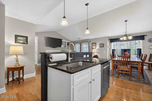 $389,900 | 70 Knollwood Hollow, Milton, NY 12020