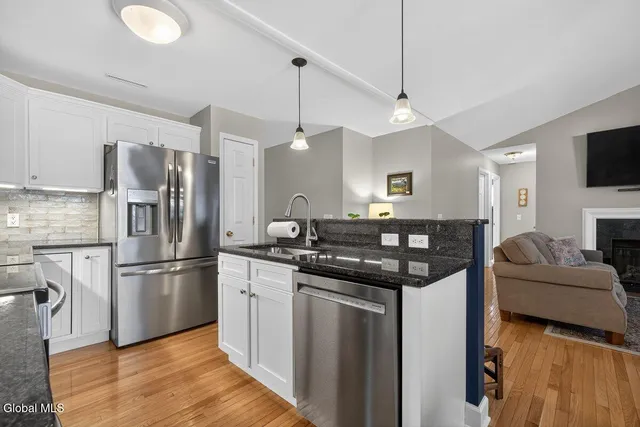 $389,900 | 70 Knollwood Hollow, Milton, NY 12020