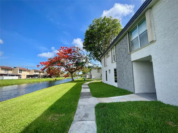 $1,850 | 10385 North Kendall Drive, Unit P1, Miami, FL 33176