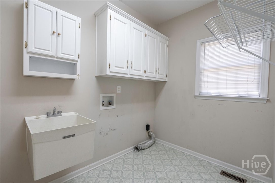 305 Crystal Court Athens, GA 30606 - Photo 26 of 51 Laundry Room