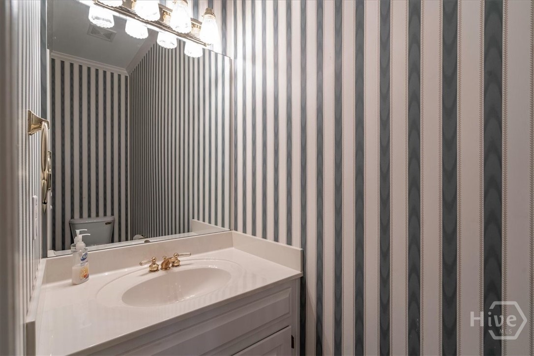 305 Crystal Court Athens, GA 30606 - Photo 34 of 51 Downstairs Powder Room