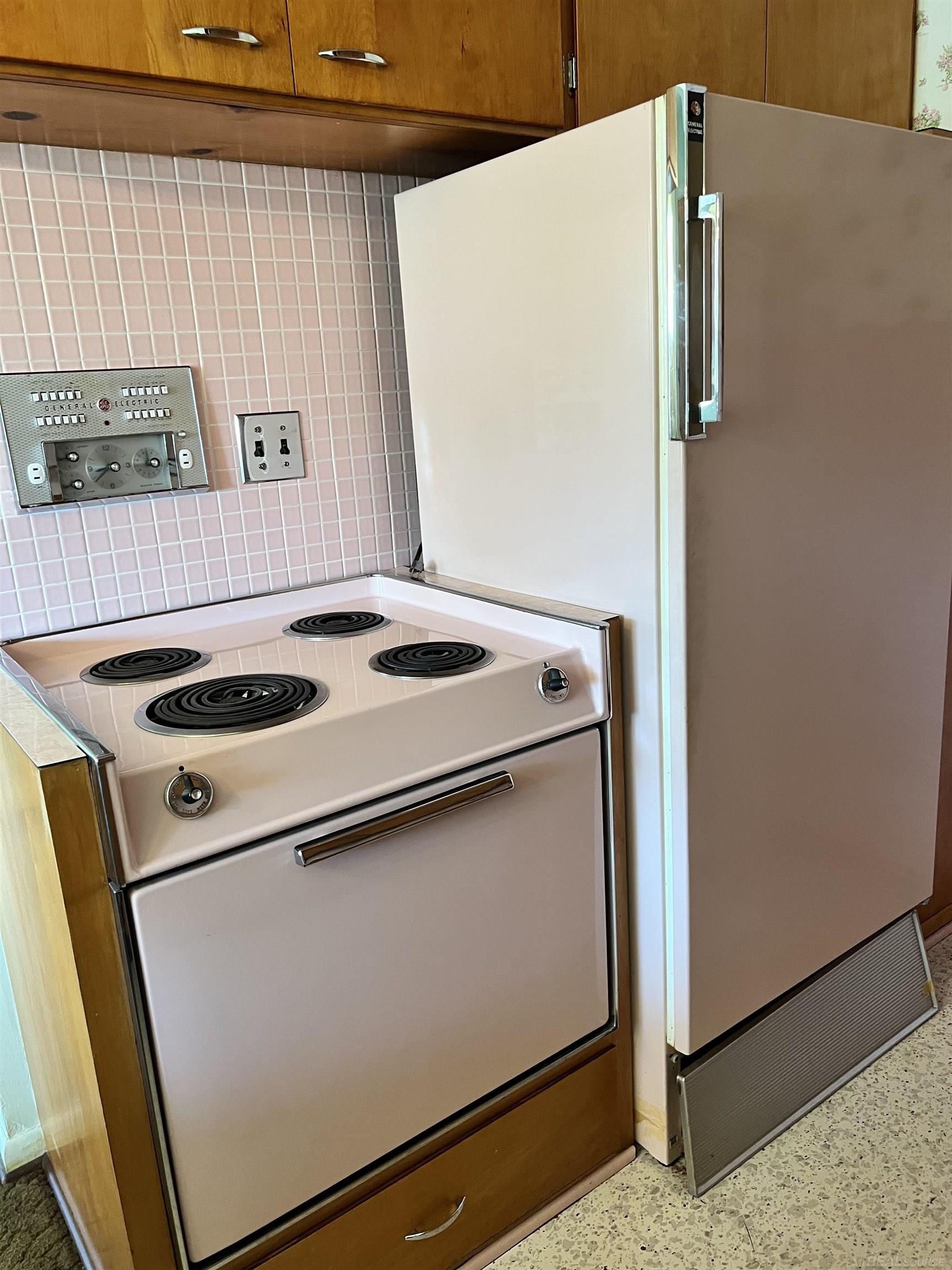 23016 Kelly Road, Unit 7 Eastpointe, MI 48021 - Photo 13 of 34 50094555-12.JPG