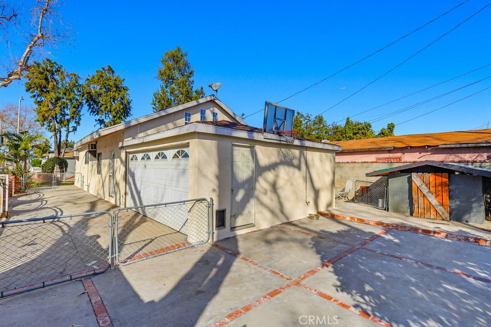 10970 Ruth Avenue Lynwood, CA 90262 - Photo 25 of 27 a view of a roof deck
