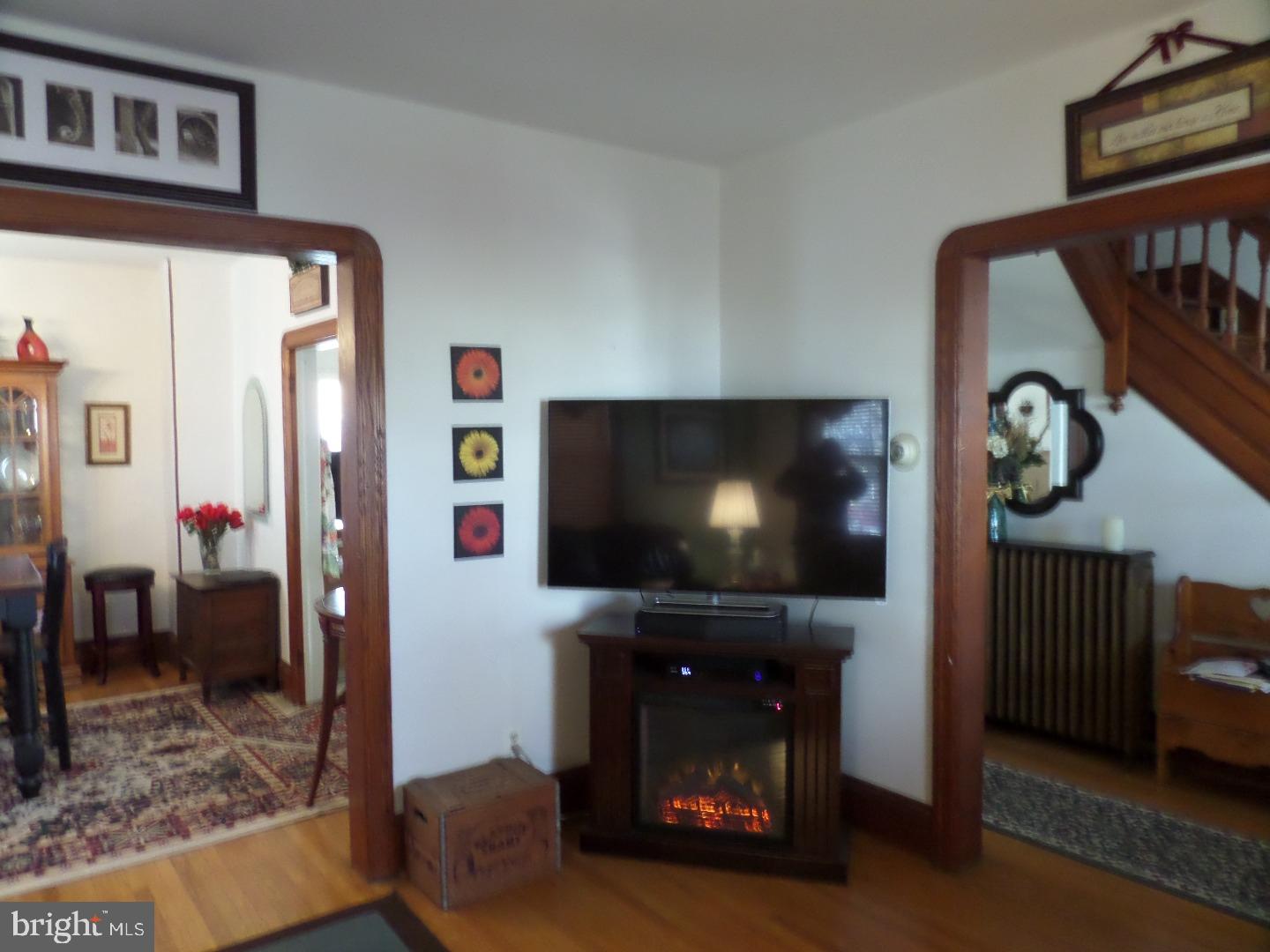 136 Lippincott Avenue Riverside, NJ 08075 - Photo 8 of 21 Living Room