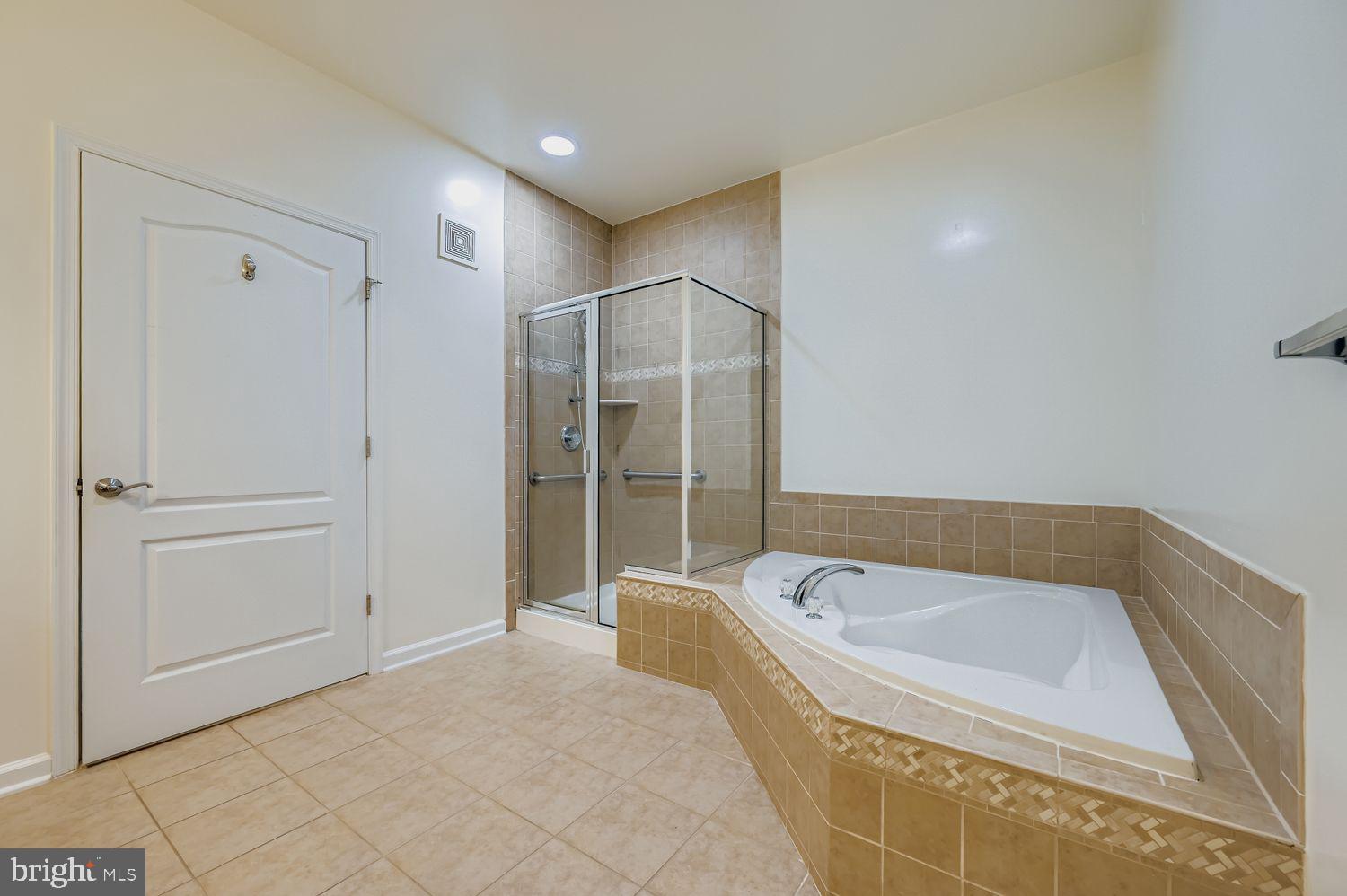 1412 Wigeon Way, Unit 101 Gambrills, MD 21054 - Photo 11 of 18 Primary Bath with Separate Shower
