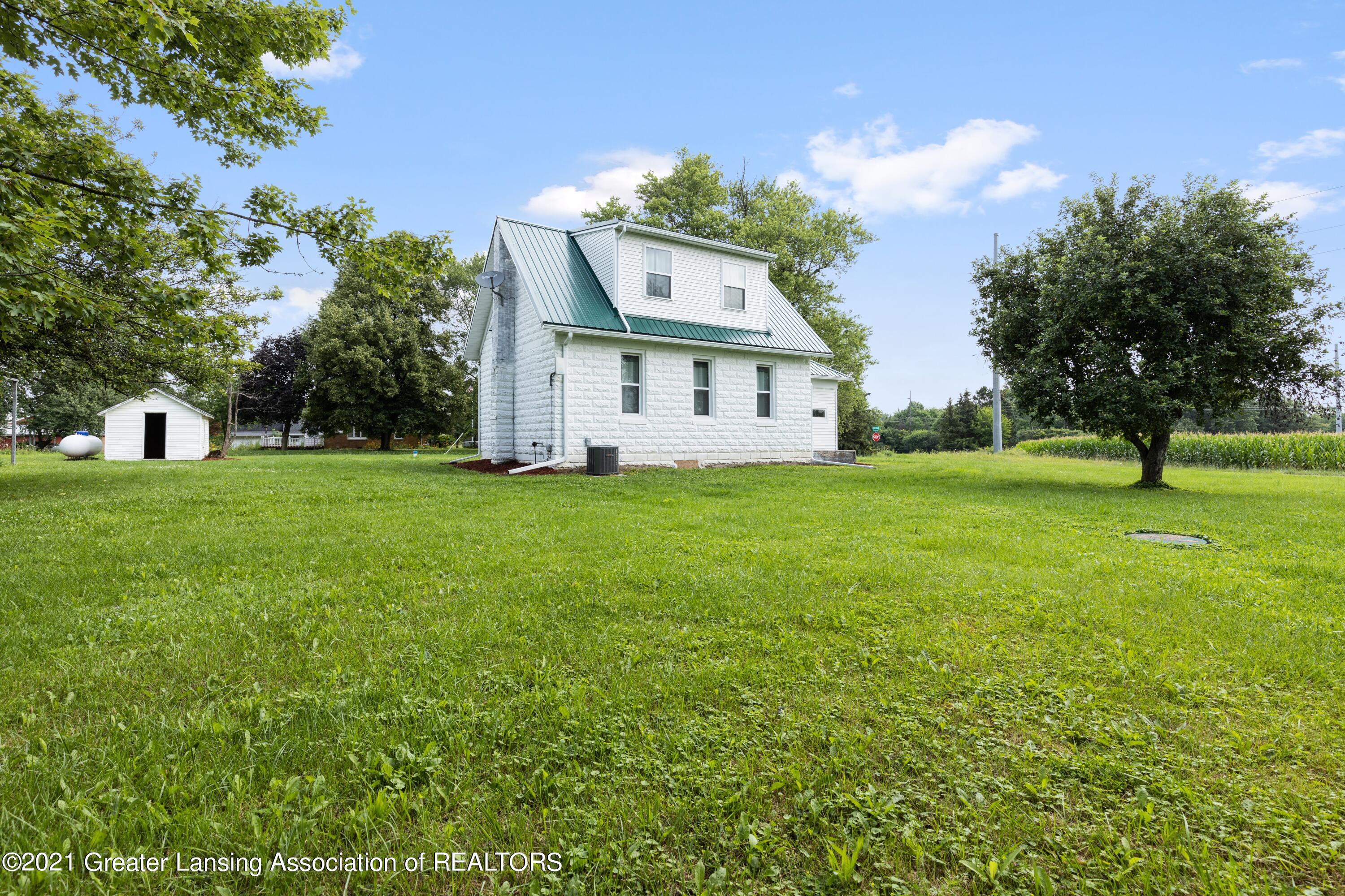 9009 West Sargent Road Fowlerville, MI 48836 - Photo 15 of 19 Side of Home