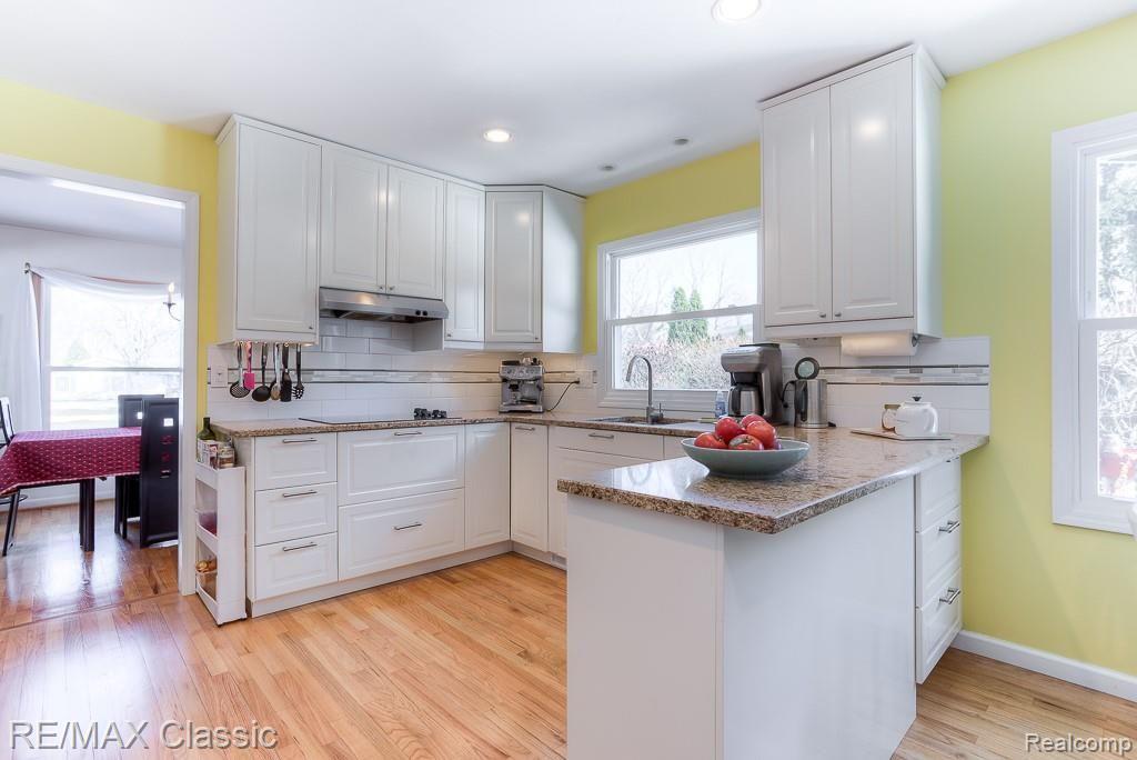 29928 Fox Grove Road Farmington, MI 48334 - Photo 11 of 47